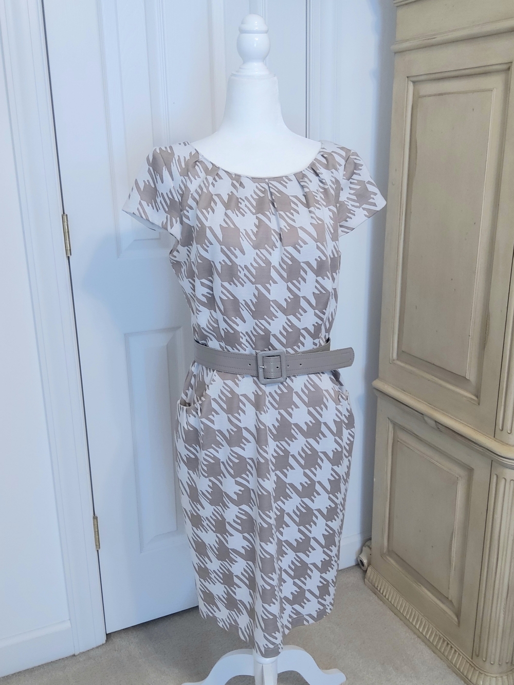 dressbarn Taupe and White Houndstooth Midi Dress with Belt